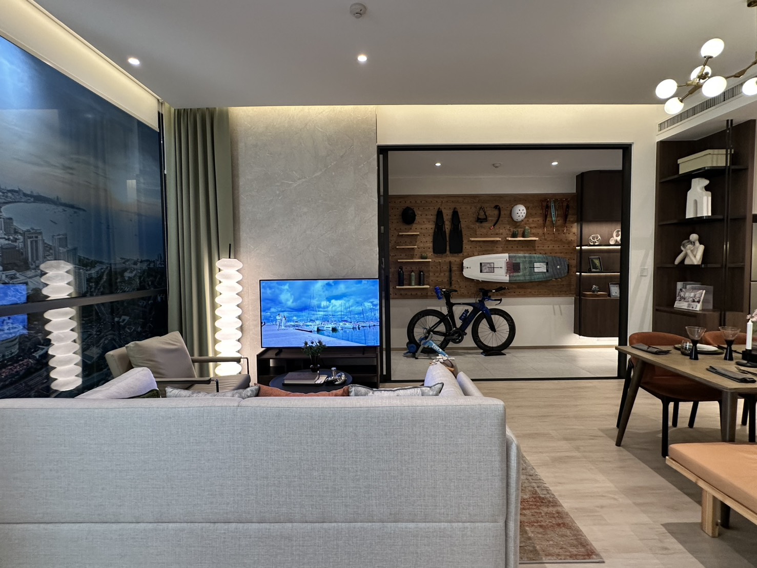 For sale : Hot Property in center Pattaya | Luxury 1-Bedroom Unit, Best Investment & Special Promotion