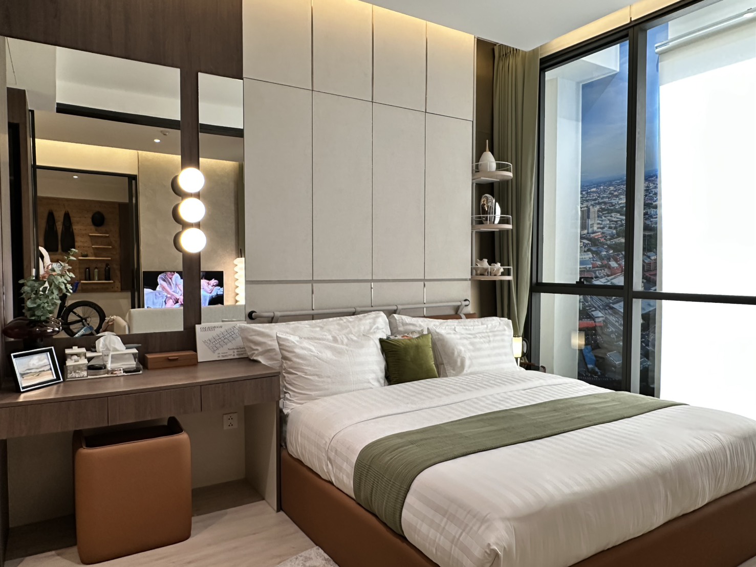 For sale : Hot Property in center Pattaya | Luxury 1-Bedroom Unit, Best Investment & Special Promotion