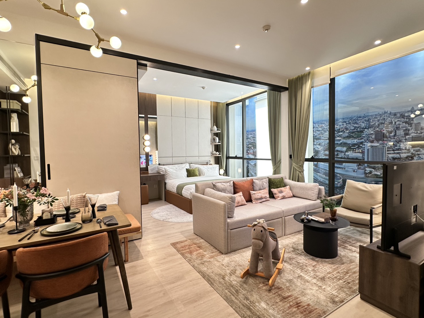 For sale : Hot Property in center Pattaya | Luxury 1-Bedroom Unit, Best Investment & Special Promotion