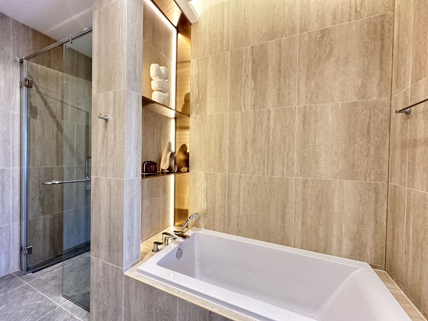 For sale : Hot Property in Wongamat | Luxury 2-Bedroom Unit, Best Investment & Special Promotion