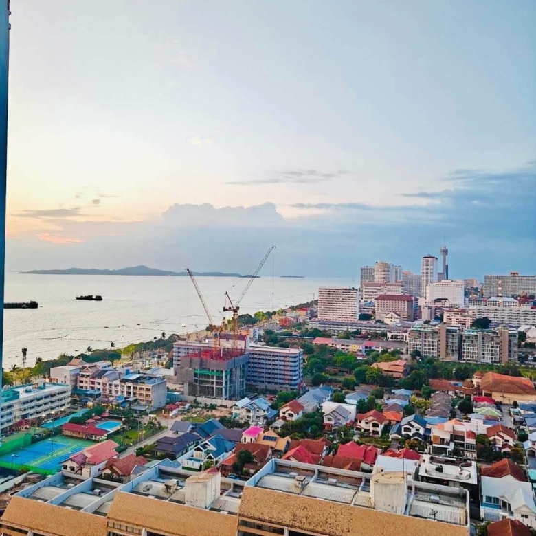 На продажу: роскошный кондо на первой линии у моря в Copacabana Beach Jomtien