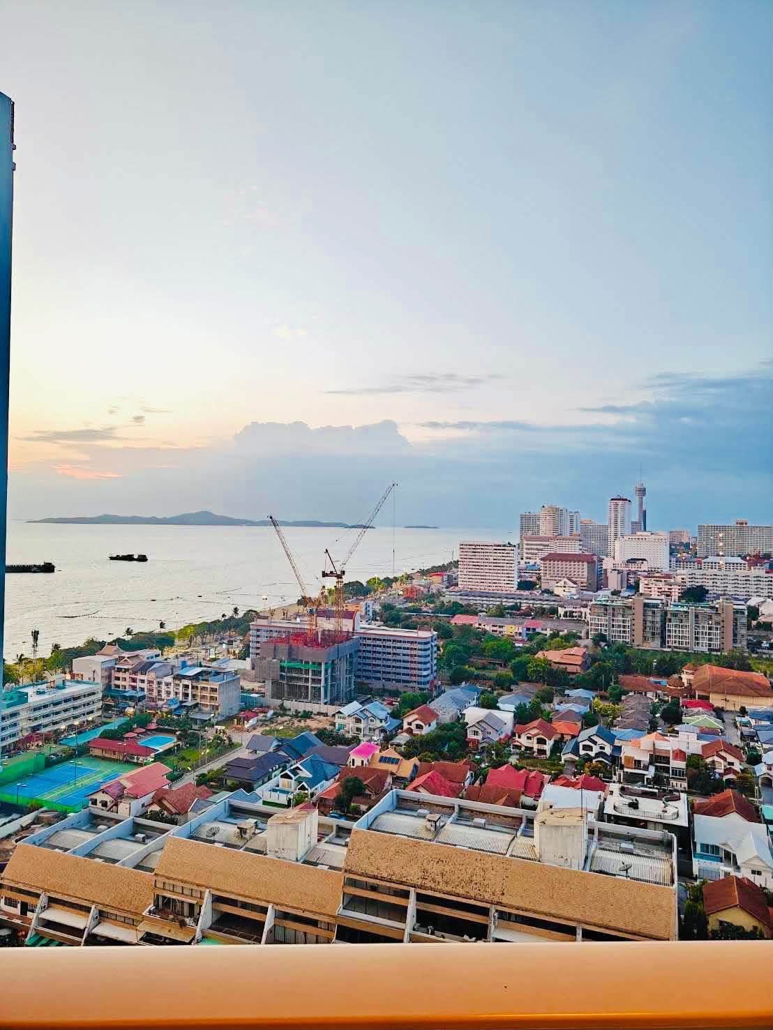 На продажу: роскошный кондо на первой линии у моря в Copacabana Beach Jomtien