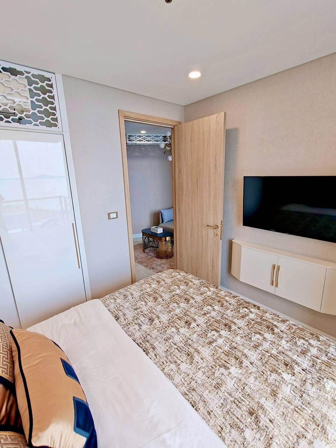 На продажу: роскошный кондо на первой линии у моря в Copacabana Beach Jomtien
